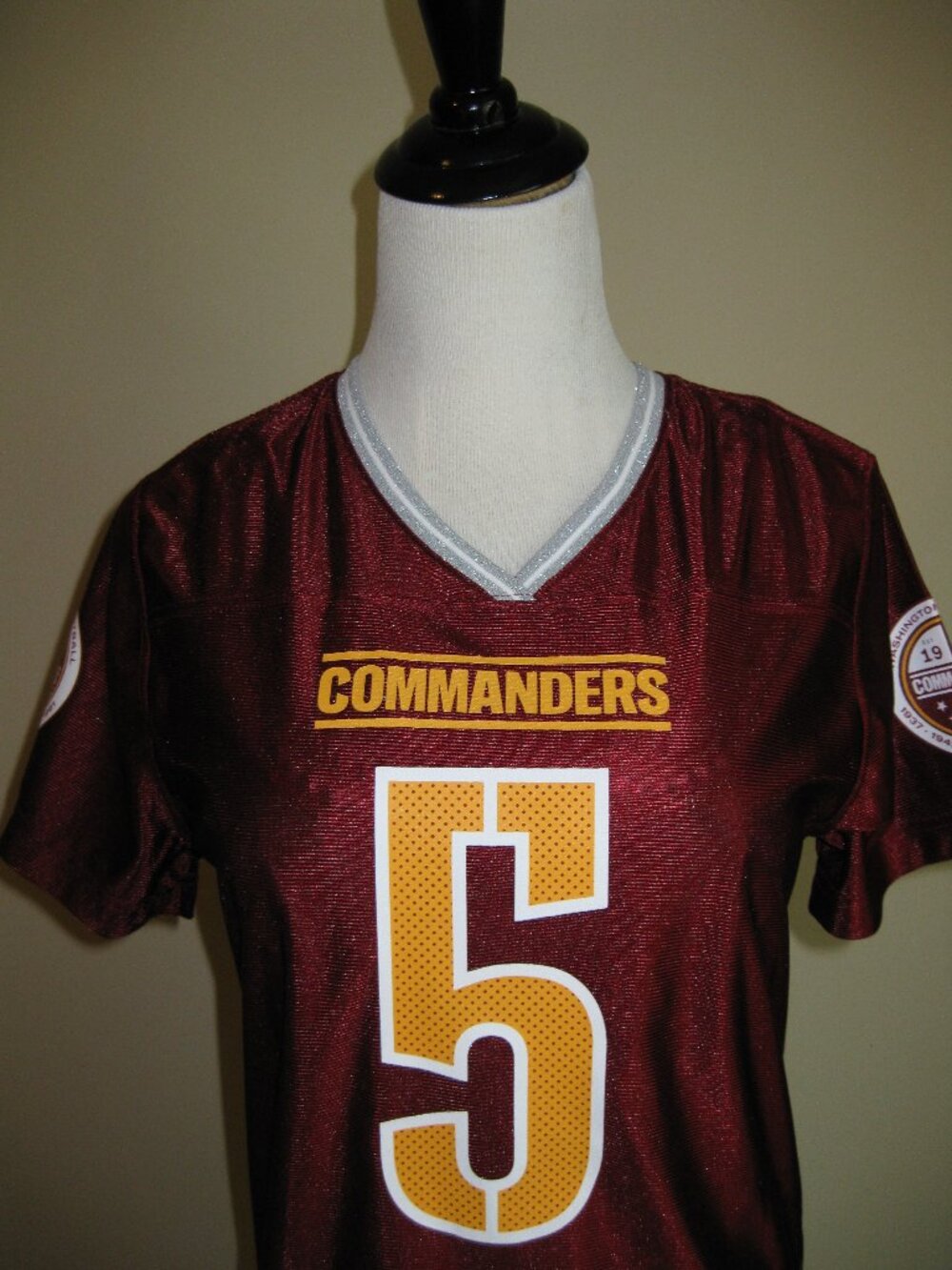 NFL New women junior size small 3/5 Jayden Daniels Wash jersey w/ stylish trim